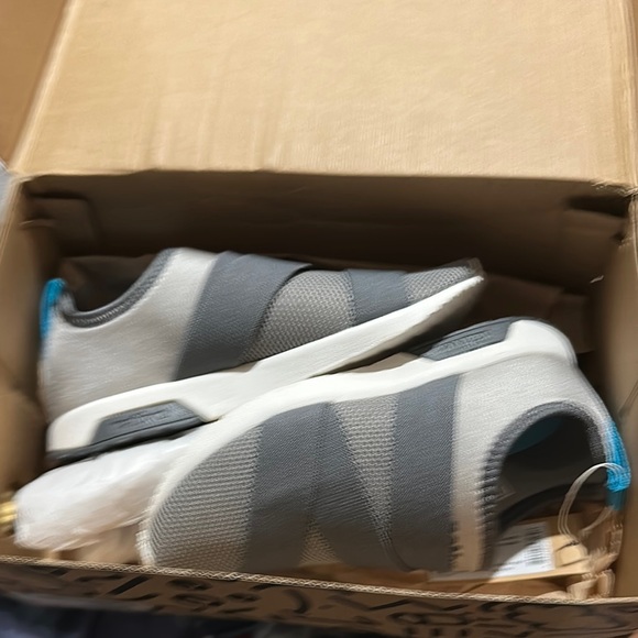 Native Kids Gray Sneakers - Picture 1 of 3
